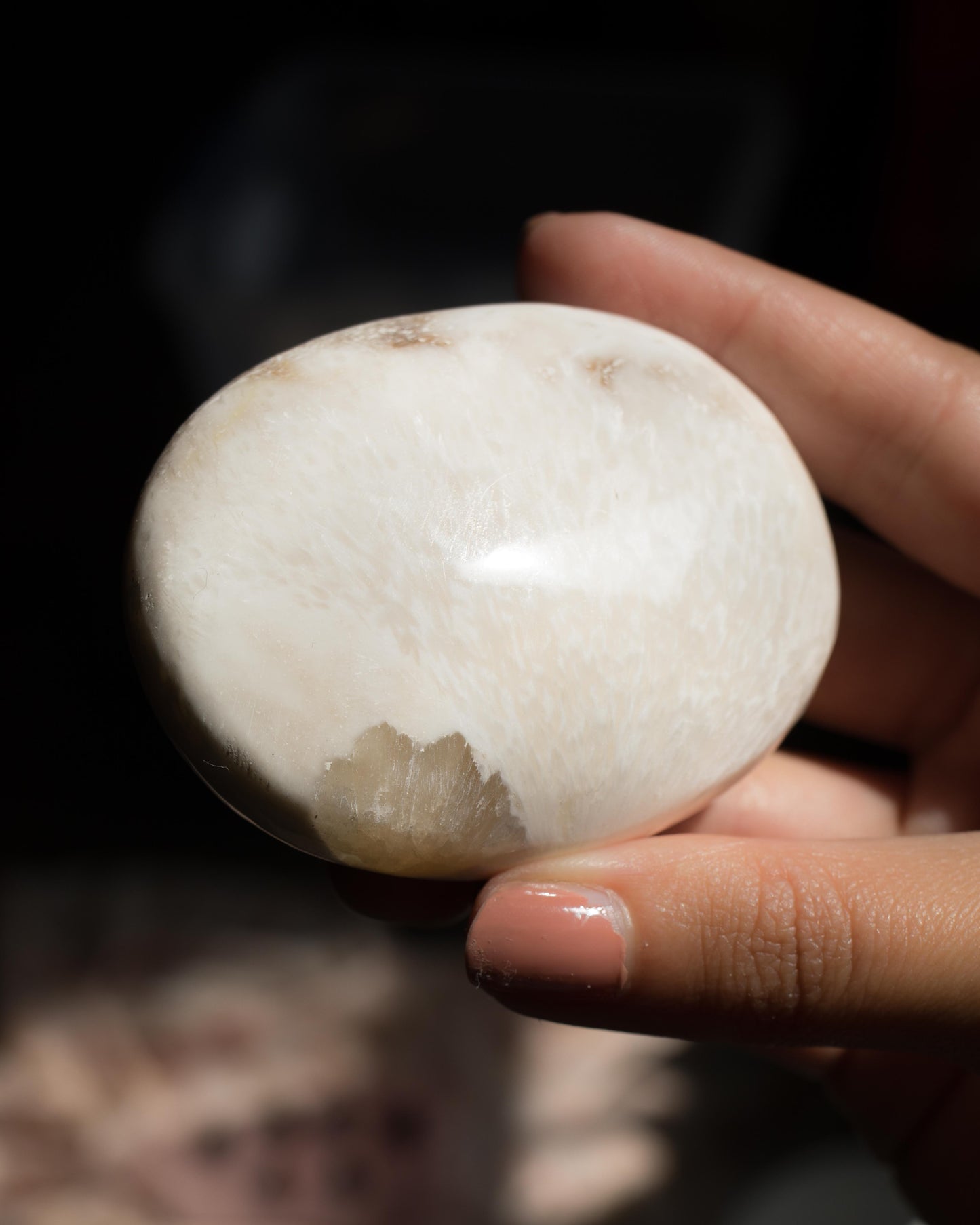 Scolecite Palm Stone