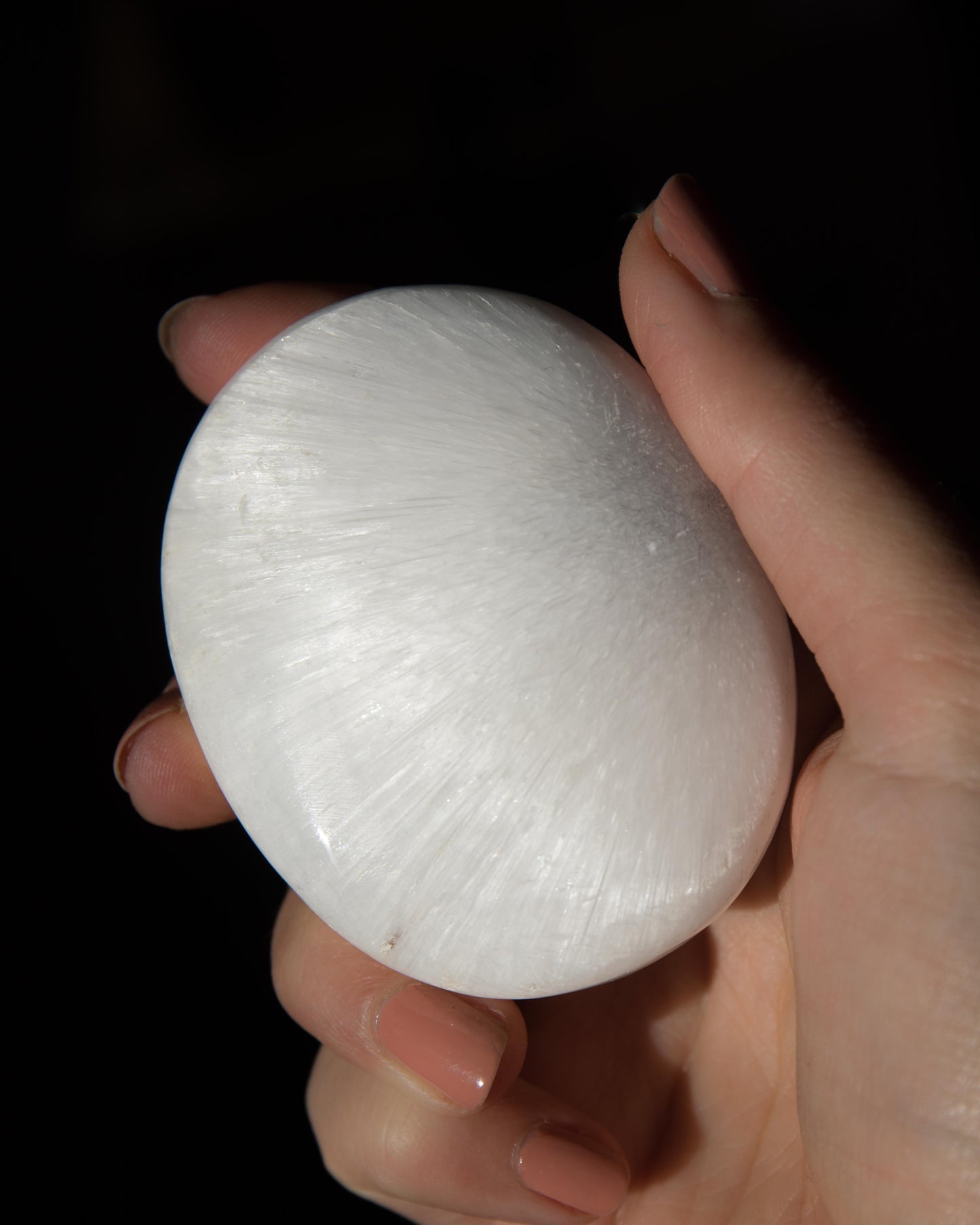 Scolecite Palm Stone